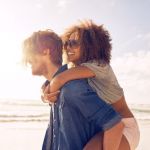 El mejor regalo que un hombre le puede dar a su mujer es su tiempo, atención y amor.